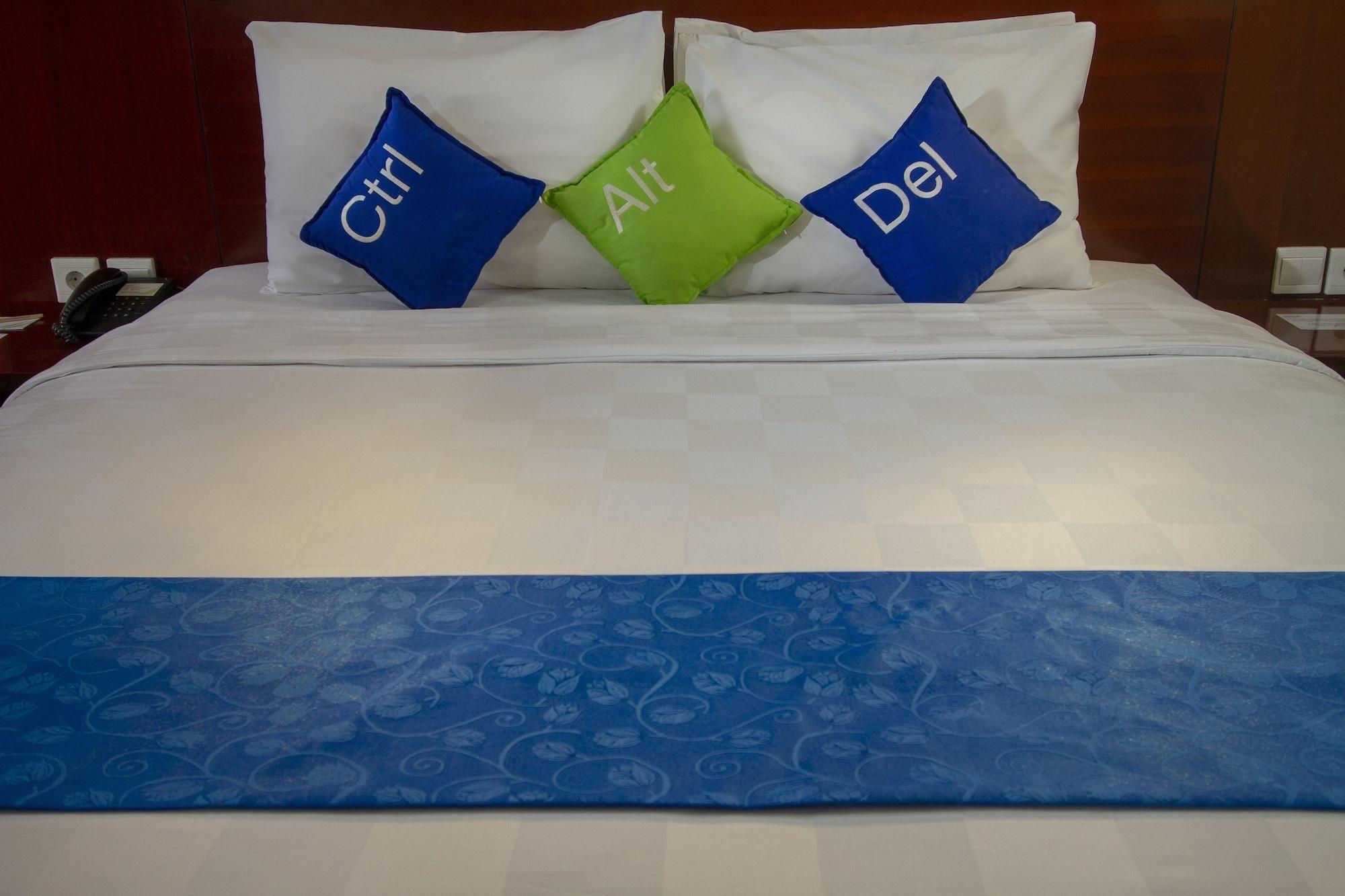 קוטה לומבוק Primebiz Hotel Kuta מראה חיצוני תמונה