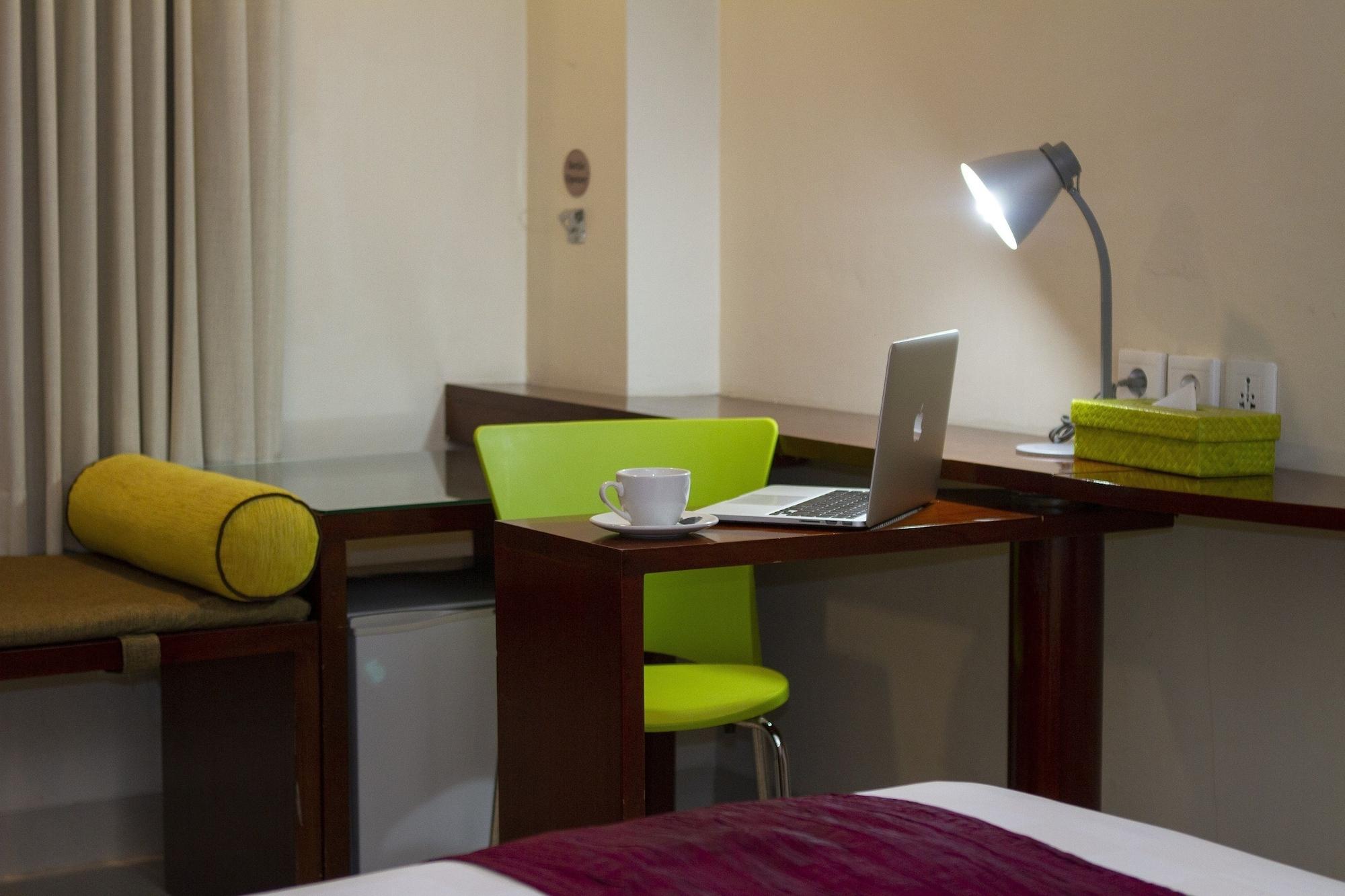 קוטה לומבוק Primebiz Hotel Kuta מראה חיצוני תמונה