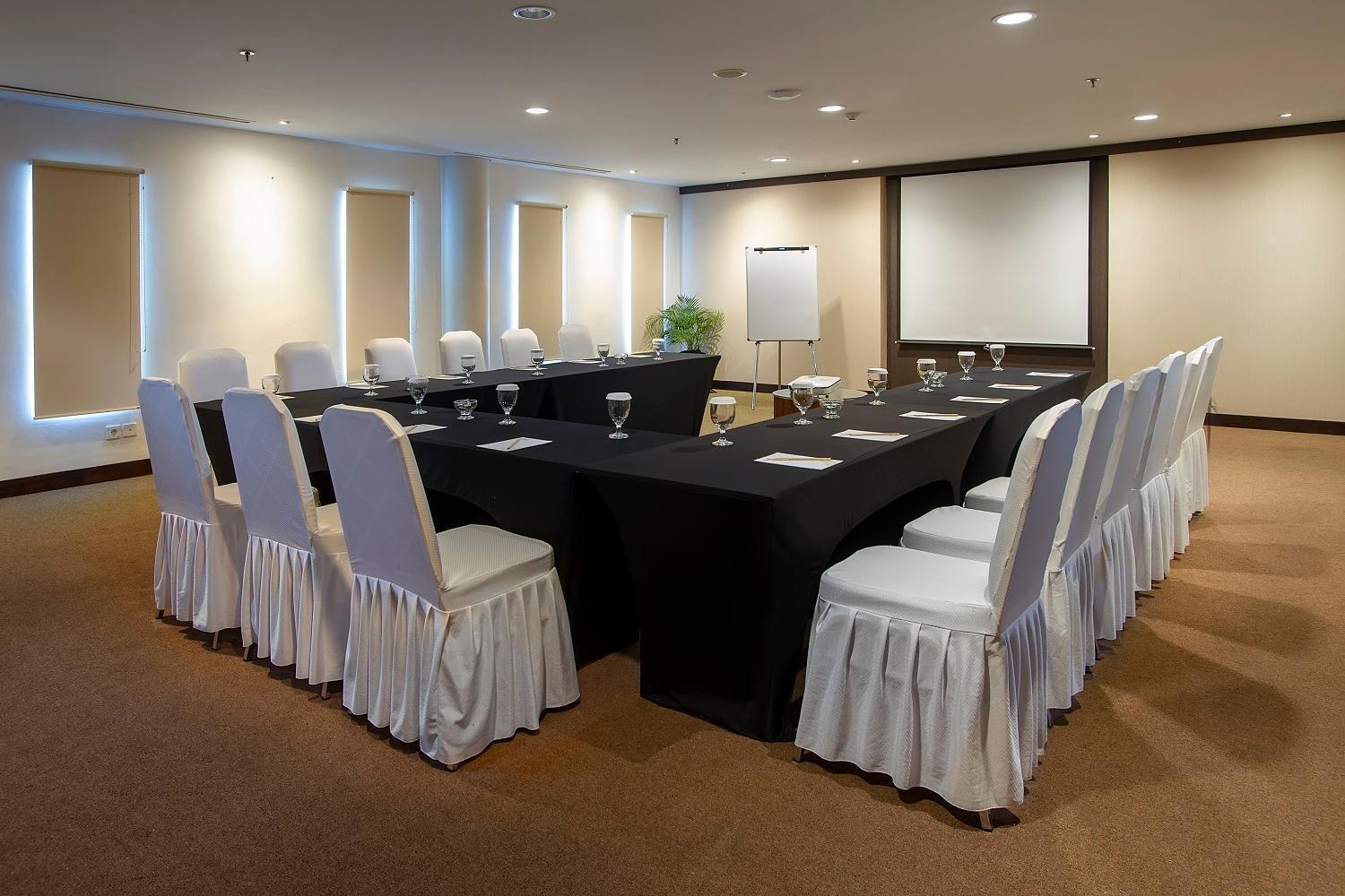 קוטה לומבוק Primebiz Hotel Kuta מראה חיצוני תמונה