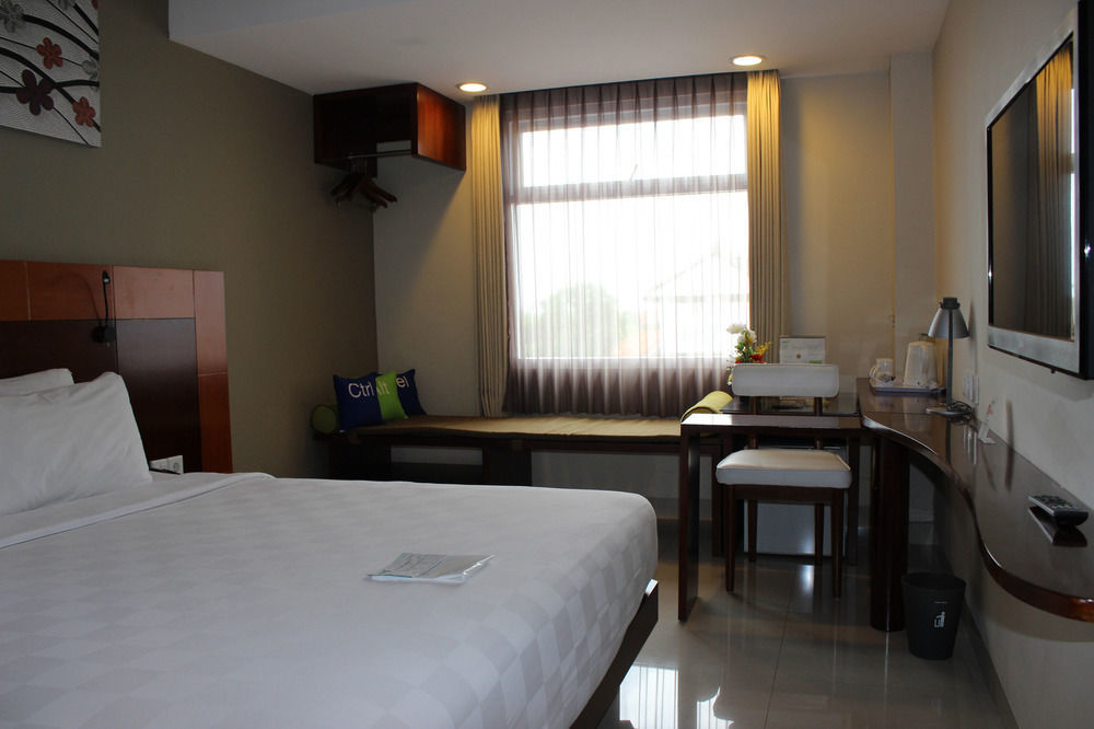 קוטה לומבוק Primebiz Hotel Kuta מראה חיצוני תמונה